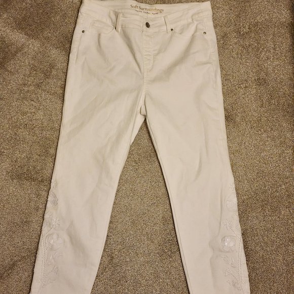 Soft Surroundings Alesia Fleur White Embroidered Straight Jeans Women’s Size PM - Picture 2 of 10